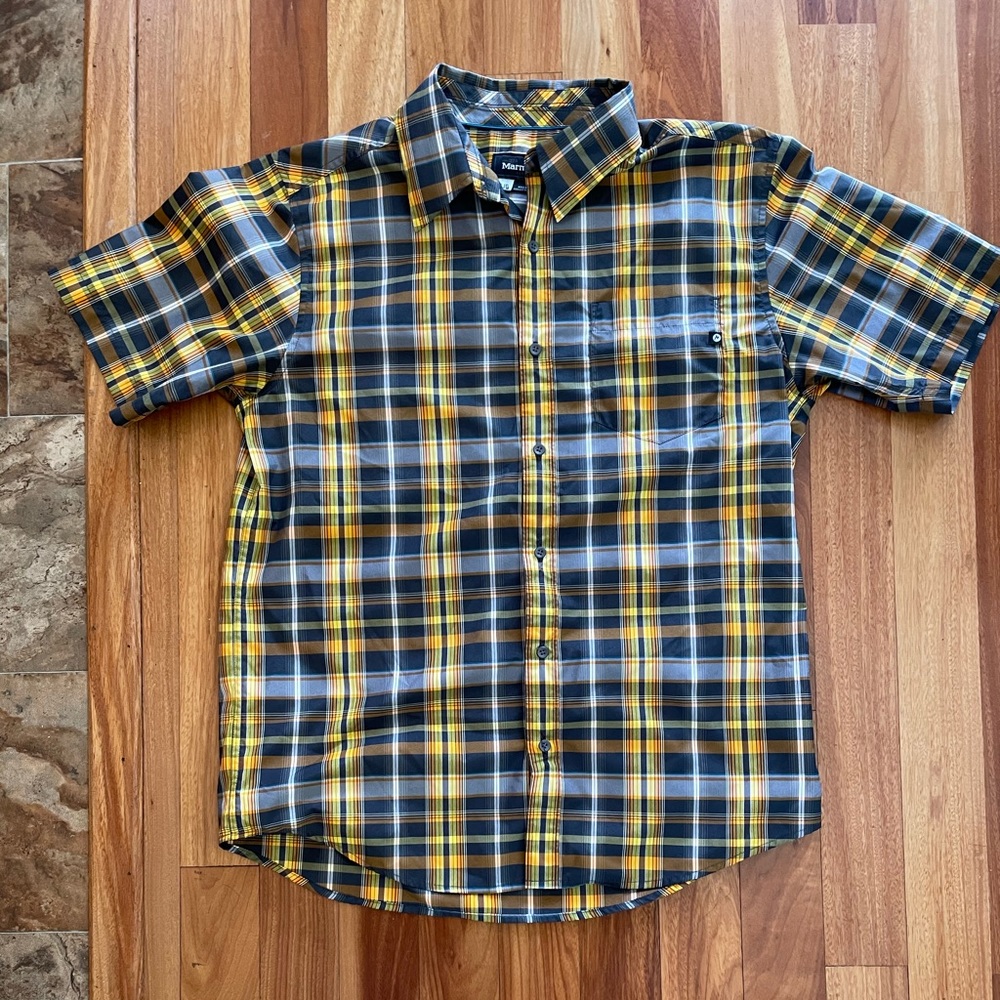 Mens button down t-shirt - size Large